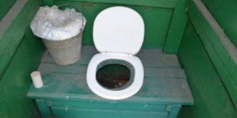 Как да се отървете от миризмата в селската тоалетна: начини за премахване на вонята